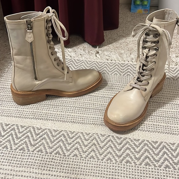 Brand new - size 9 - tie up ankle length boots with zipper sides - Picture 3 of 5